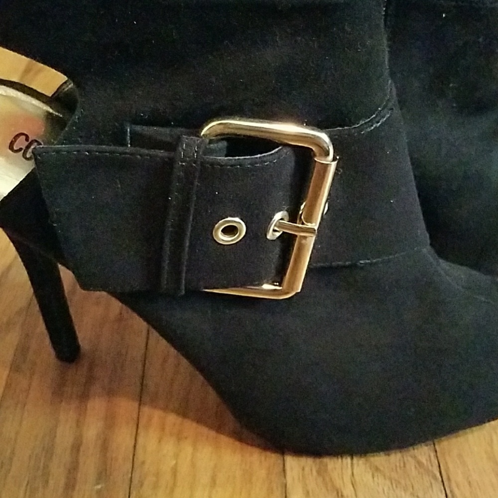 Peep toe black heels